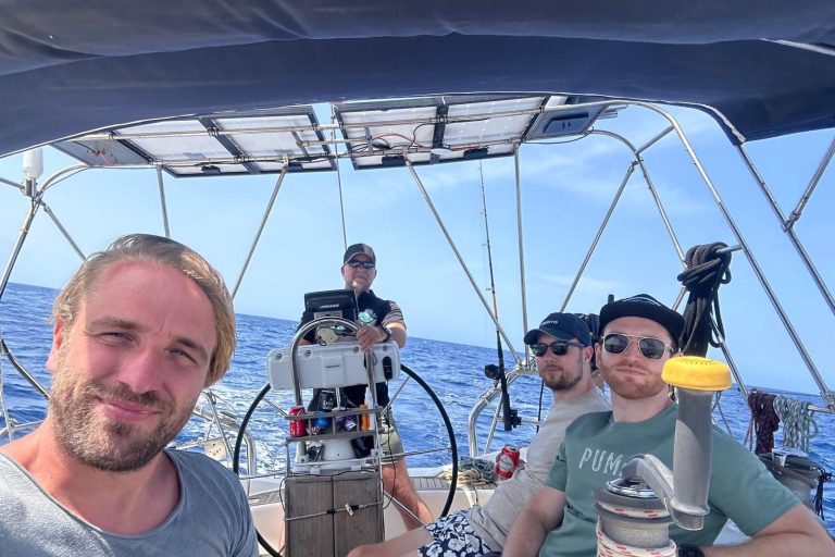 Die Crew der ersten Woche von Almerimar nach Ibiza auf Segelyacht Polaris mit Skipper René